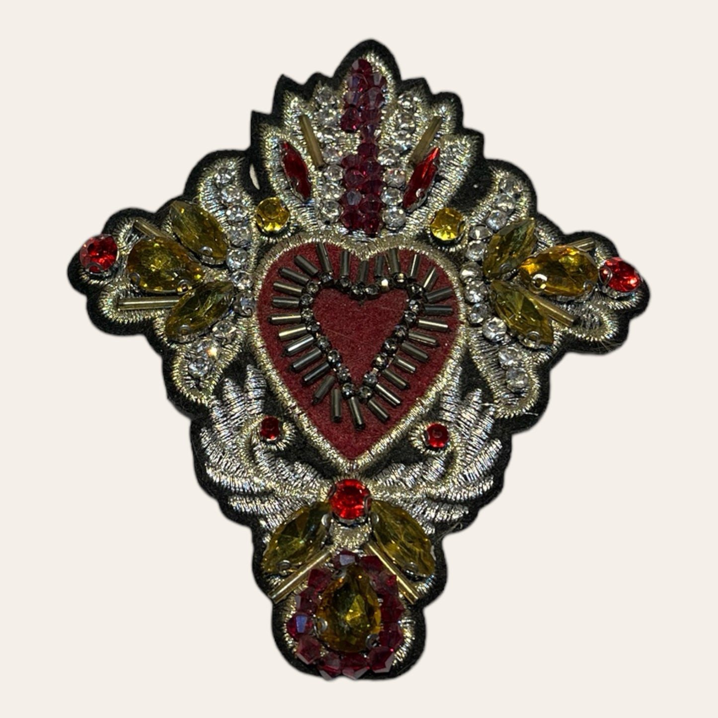 Parche sagrado corazón con abalorios y pedrería