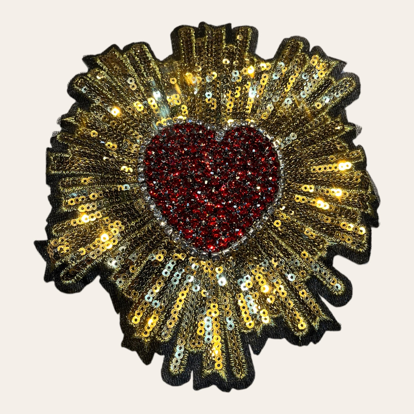 Parche corazón de lentejuelas con strass